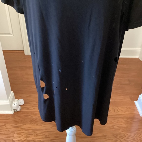 Crisscross Front Distressed Top - Picture 4 of 6